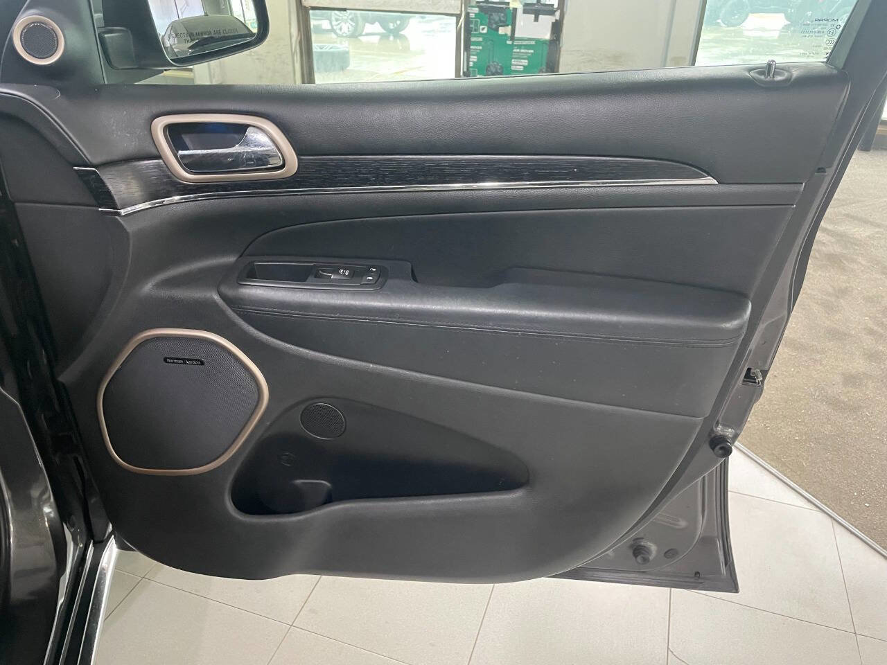 Used 2016 Jeep Grand Cherokee Summit AWD/4WD image 30