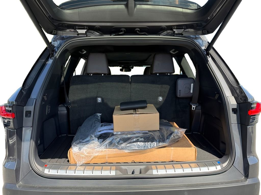 New 2026 Lexus TX 550h AWD Plug-In Hybrid image 8