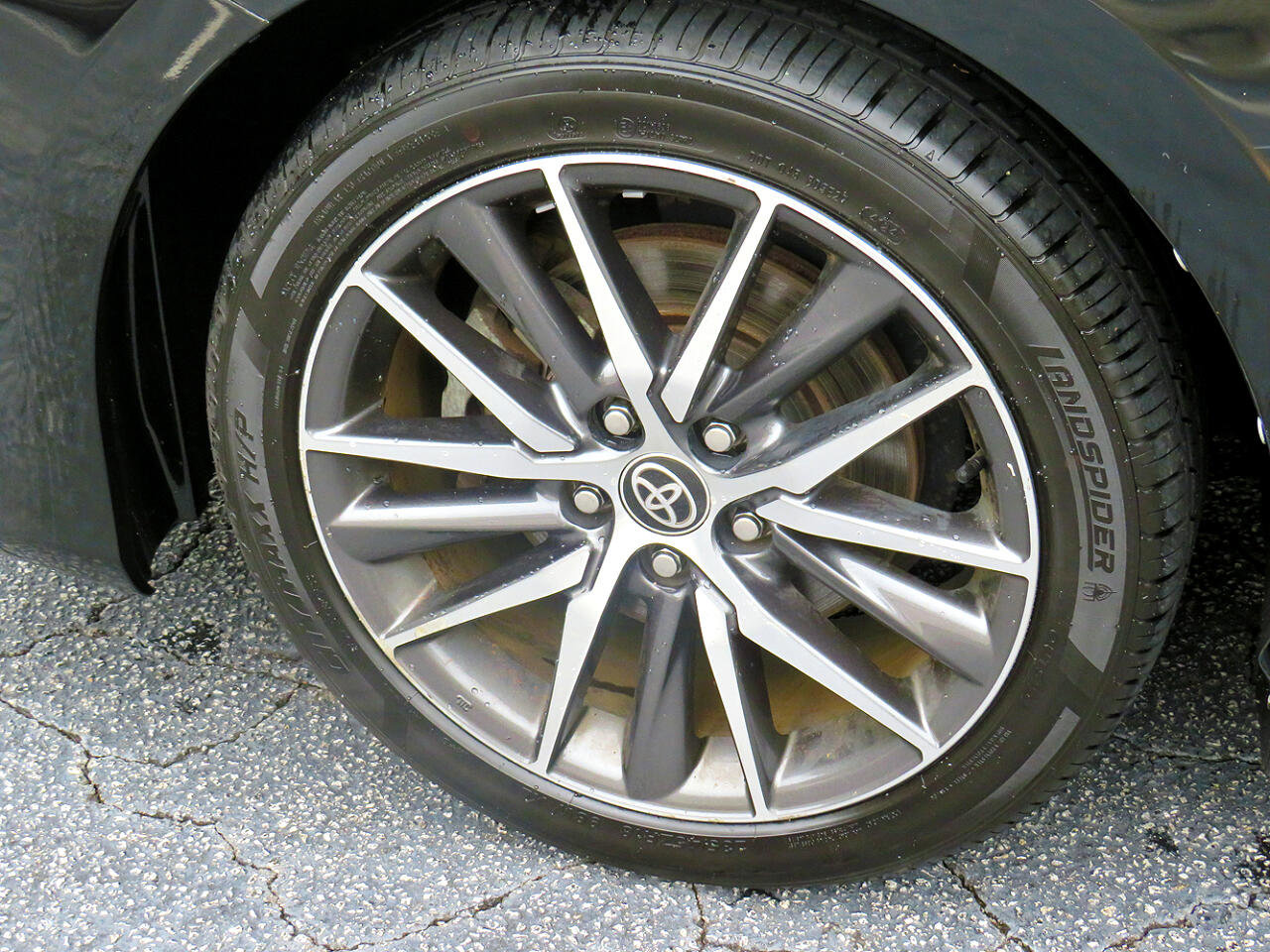 Used 2021 Toyota Camry XLE image 11