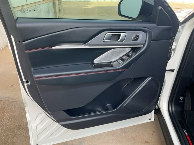 Used 2025 Ford Explorer ST AWD/4WD image 5