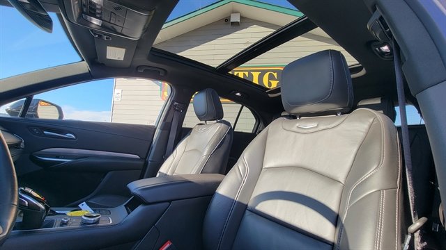 Used 2024 Cadillac XT4 Premium Luxury AWD/4WD image 19