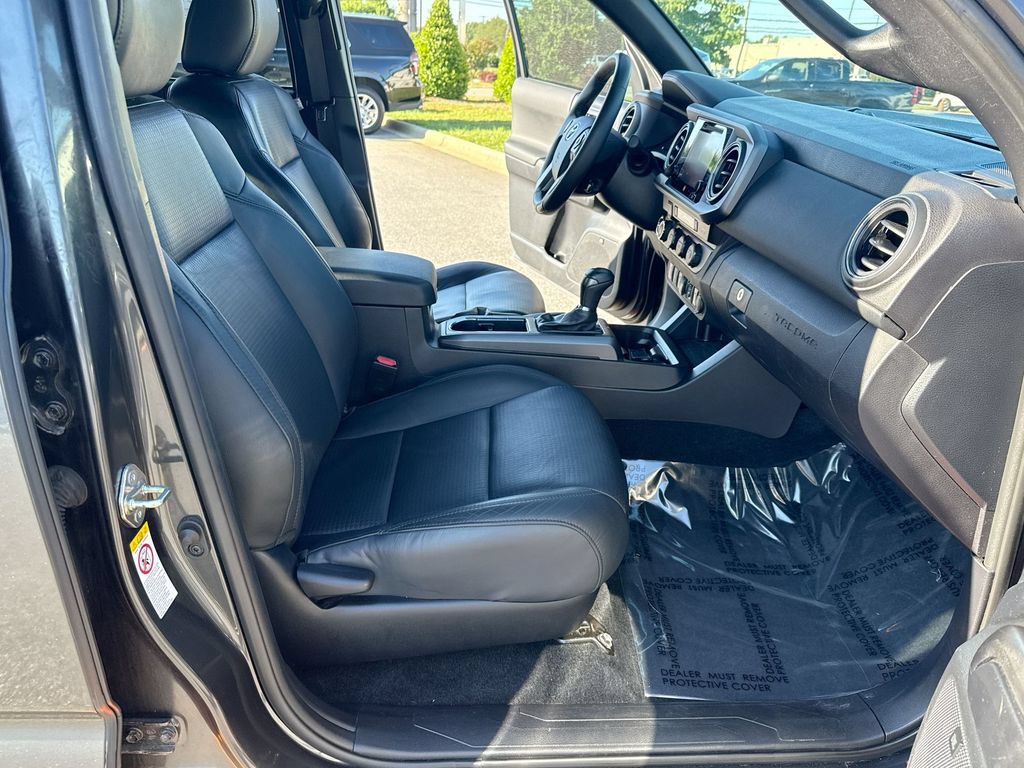 Used 2019 Toyota Tacoma TRD Sport AWD/4WD image 28