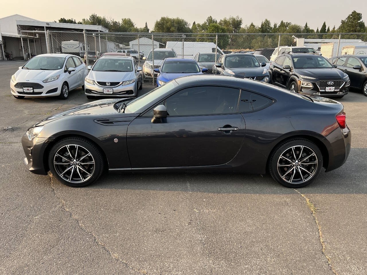 Used 2017 Toyota 86 RWD image 2