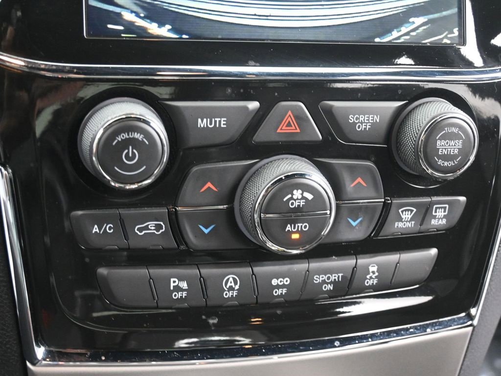 Used 2021 Jeep Grand Cherokee Laredo X image 12