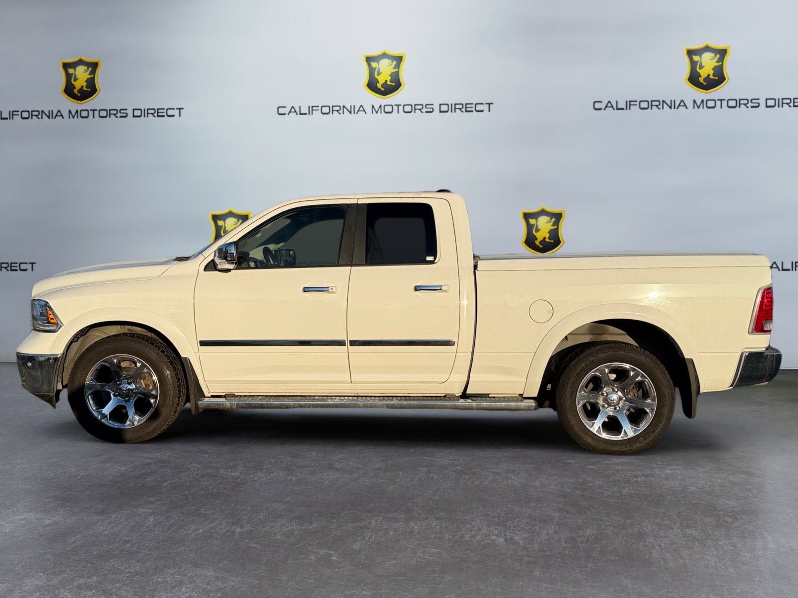 Used 2017 RAM 1500 Laramie AWD/4WD image 2