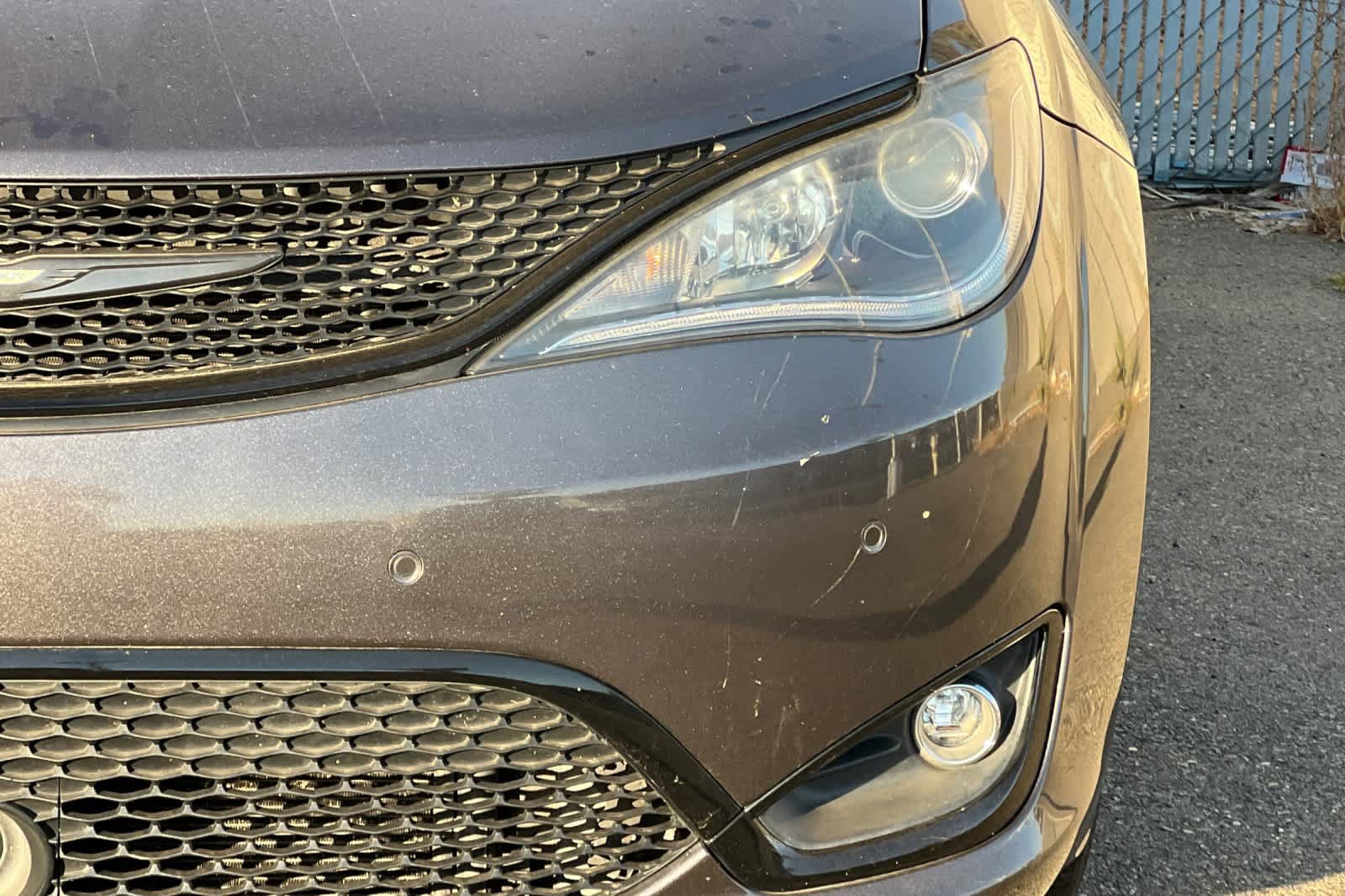 Used 2018 Chrysler Pacifica Limited w/ Advanced Safetytec Group FWD image 14