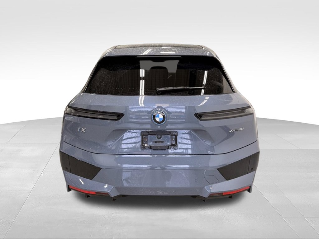 Used 2024 BMW iX xDrive50 w/ Sport Package AWD/4WD image 4