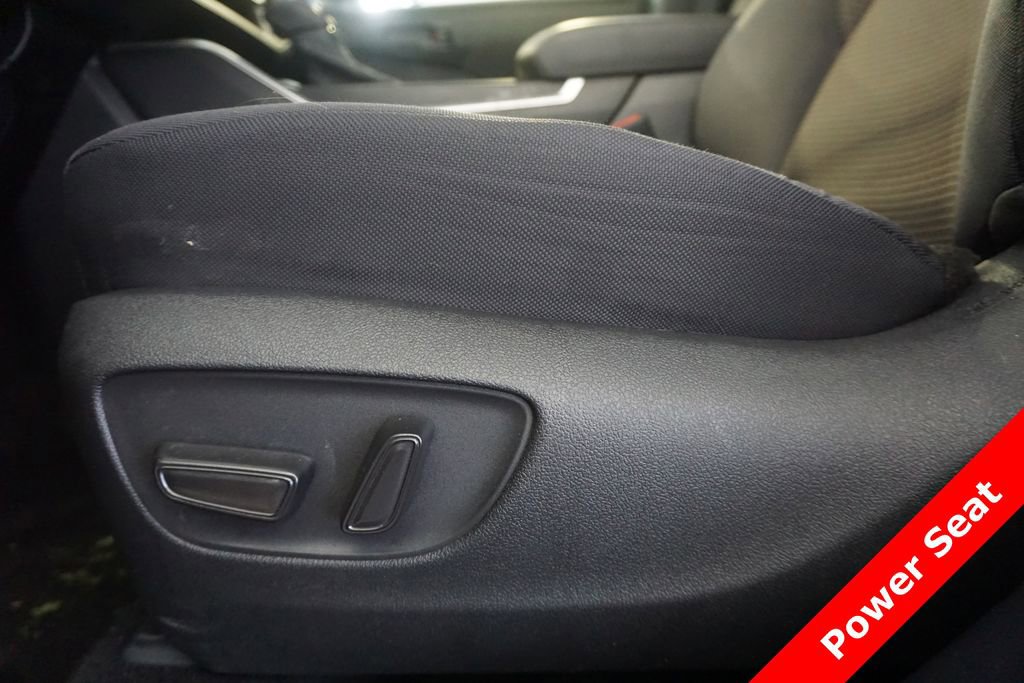 Used 2021 Toyota Highlander LE AWD/4WD image 6