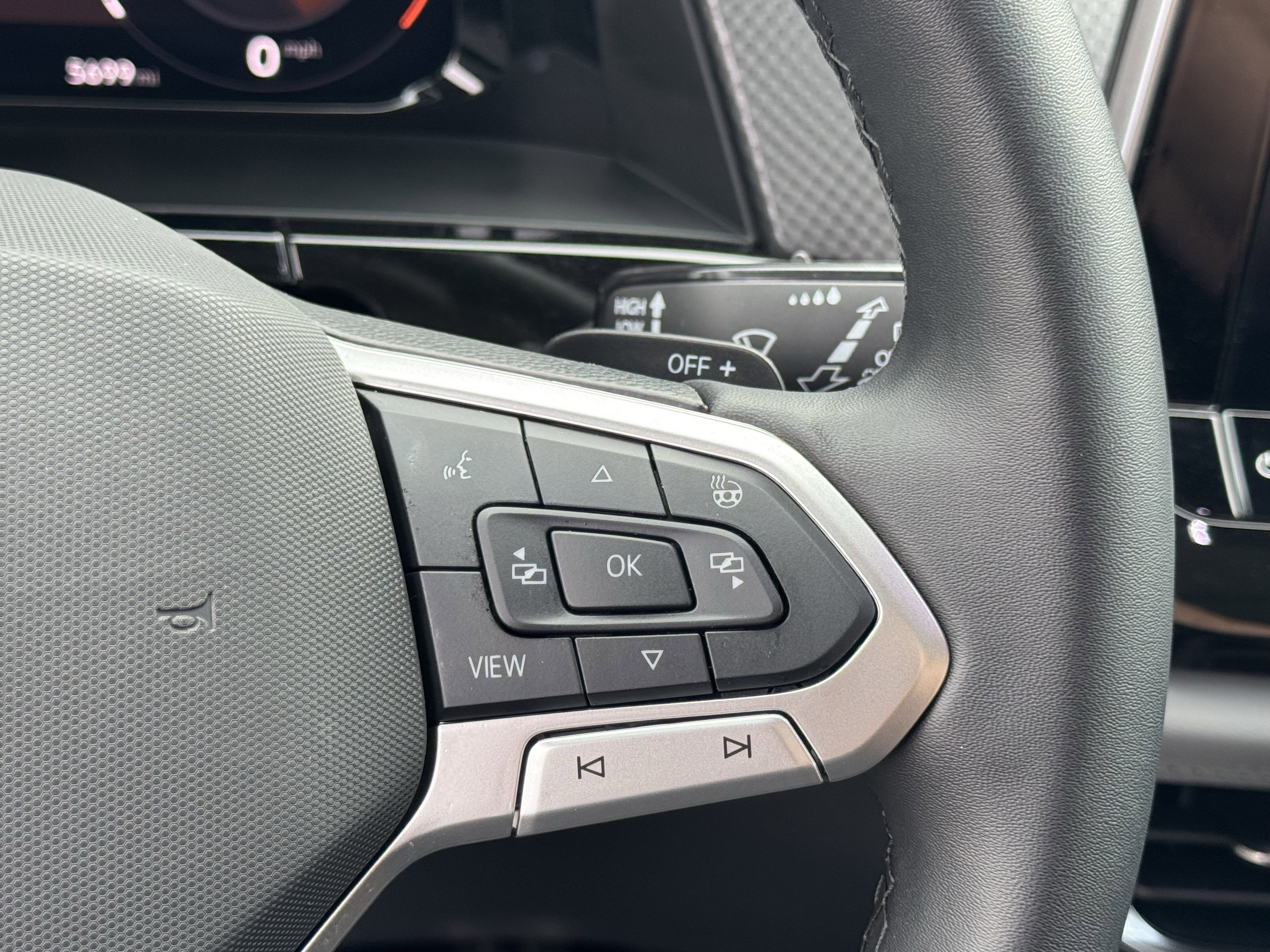 Used 2025 Volkswagen Atlas Peak Edition SE image 22