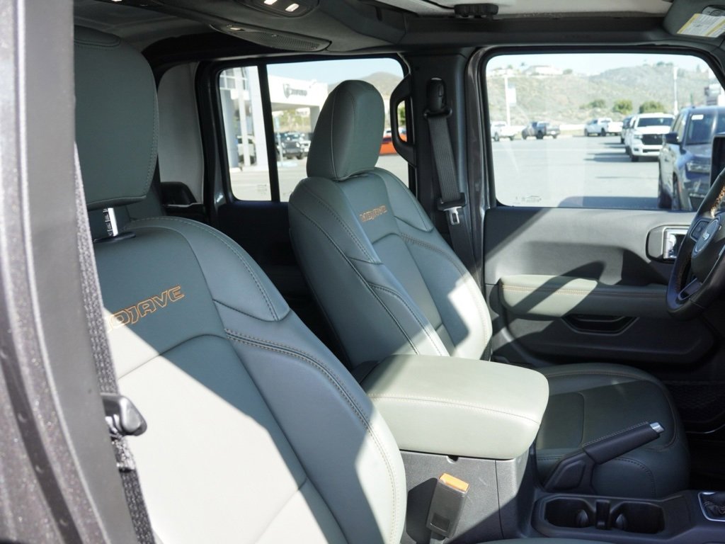 Used 2024 Jeep Gladiator Mojave w/ Convenience Group image 24