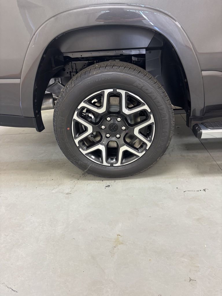 New 2026 RAM 1500 Laramie AWD/4WD image 34