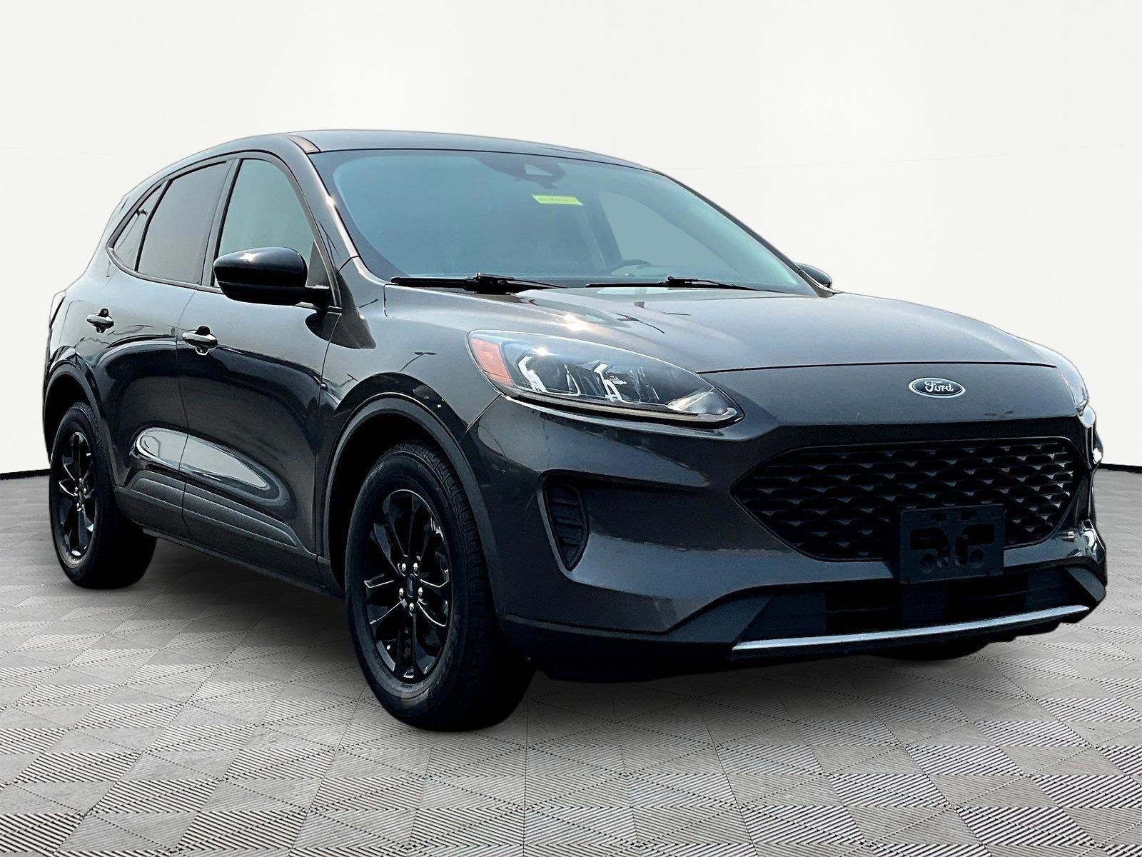 Used 2020 Ford Escape SE Sport FWD image 3