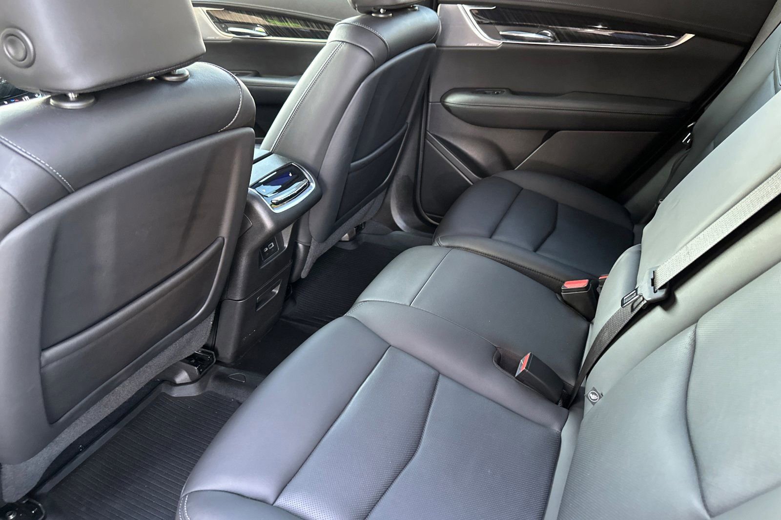 Used 2022 Cadillac XT6 Premium Luxury w/ Technology Package image 13