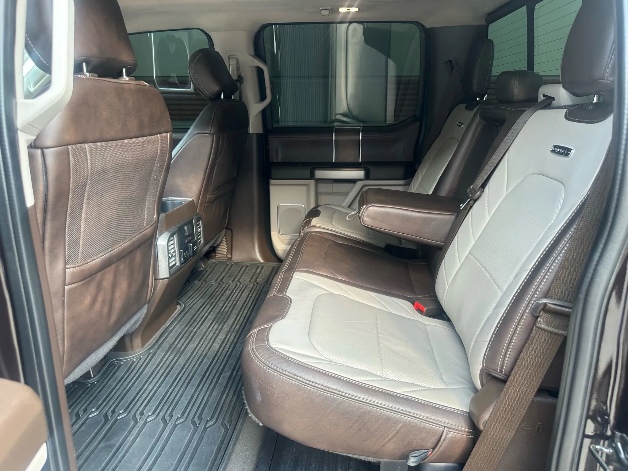 Used 2019 Ford F350 Limited image 22