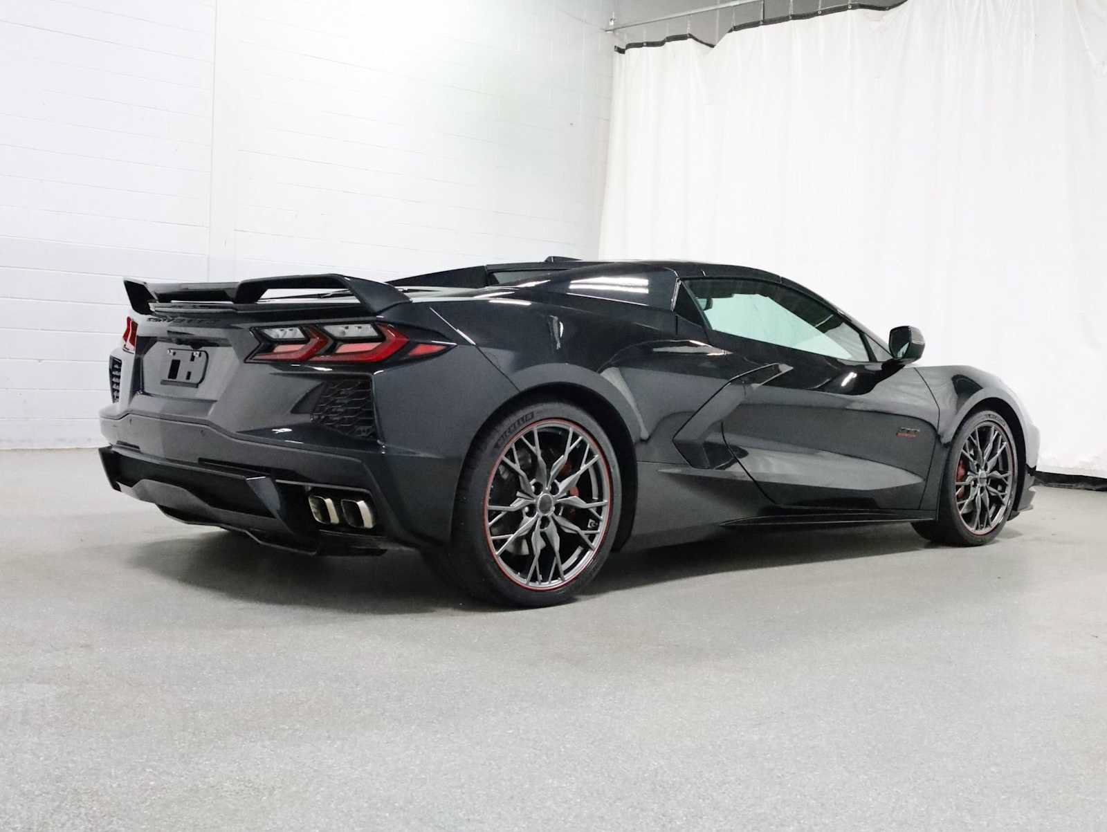 Used 2023 Chevrolet Corvette Stingray Premium Conv w/ Z51 Performance Package RWD image 9