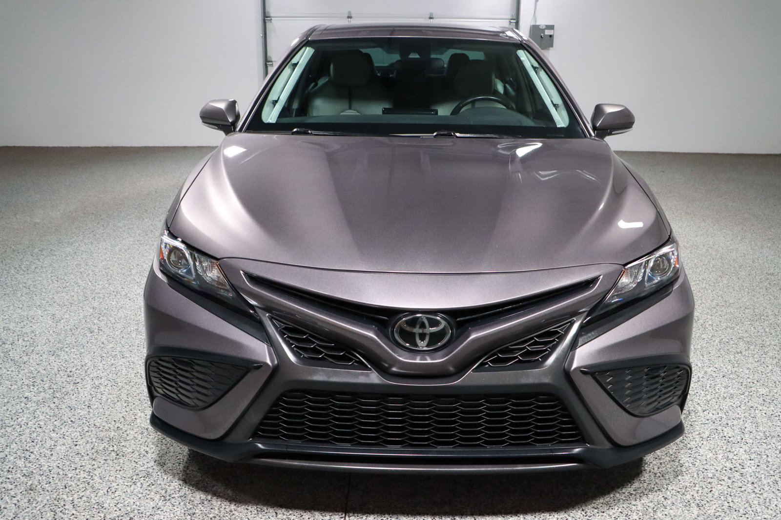 Used 2023 Toyota Camry SE FWD image 4
