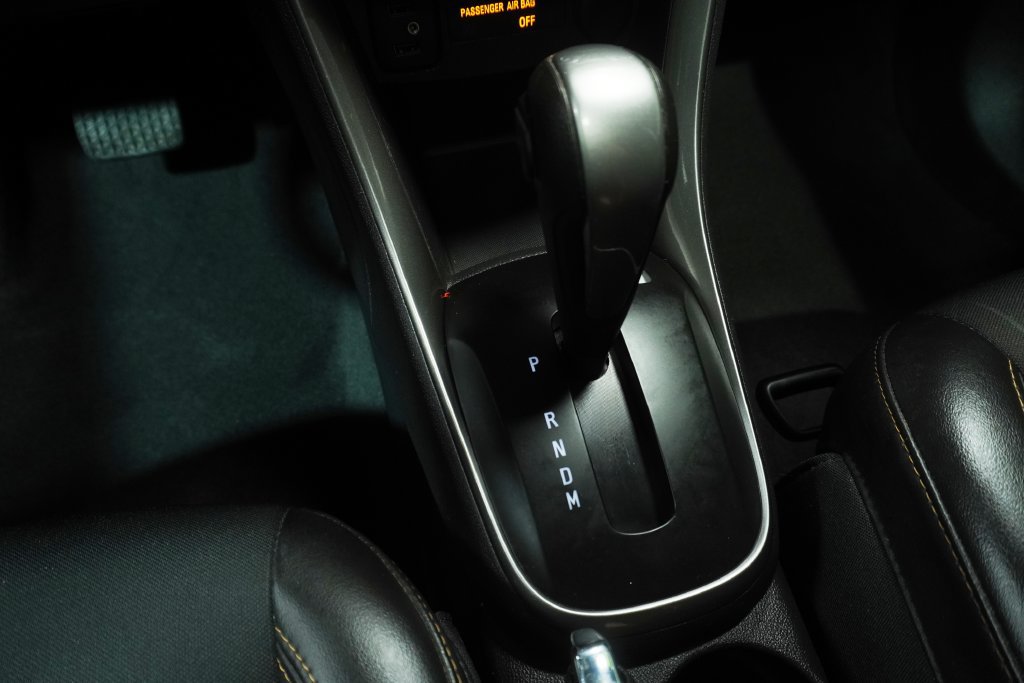 Used 2020 Chevrolet Trax LT w/ Sun & Sound Package FWD image 18