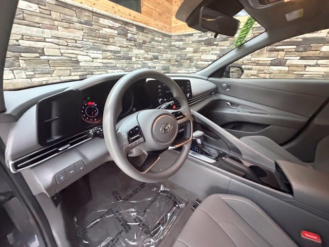 Certified 2023 Hyundai Elantra SEL w/ Preferred Accessory Package FWD image 12