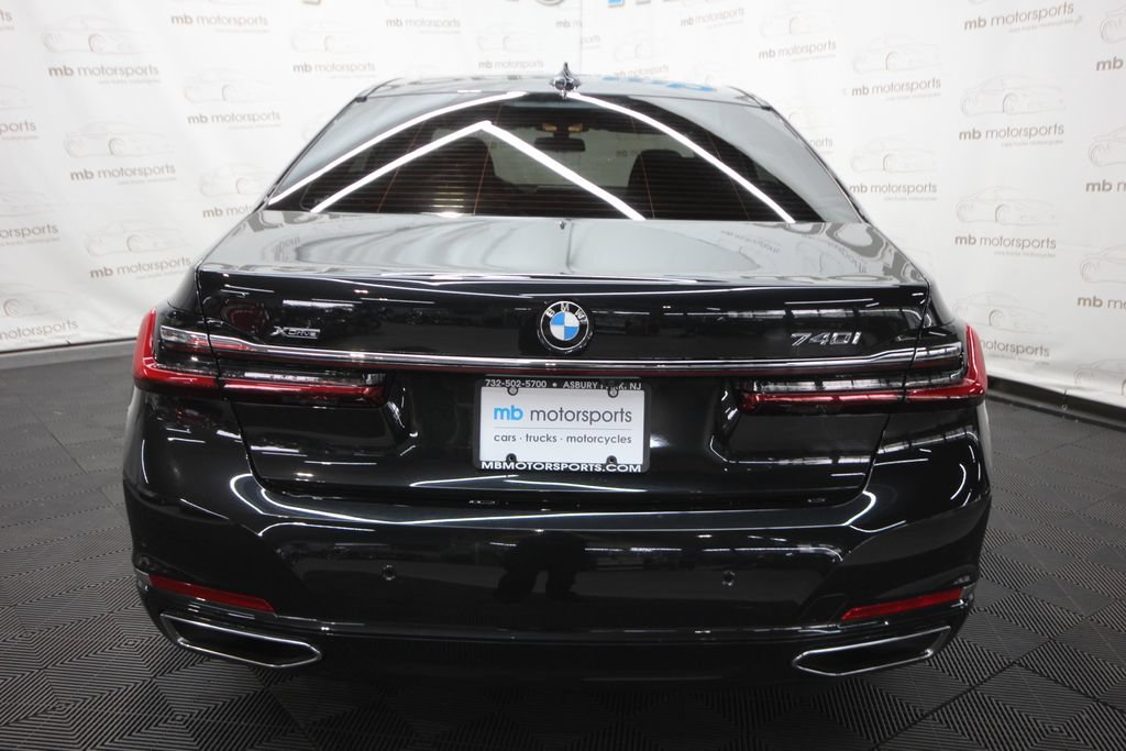 Used 2022 BMW 740i xDrive w/ Premium Package AWD/4WD image 5