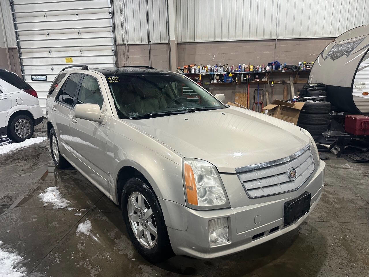 Used 2009 Cadillac SRX V6 AWD 4dr SUV w/ Third Row Seating Package image 1