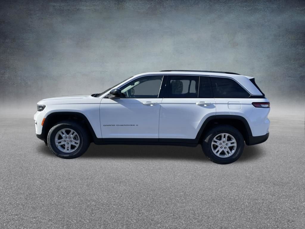 Used 2023 Jeep Grand Cherokee Laredo w/ Luxury Tech Group I AWD/4WD image 5