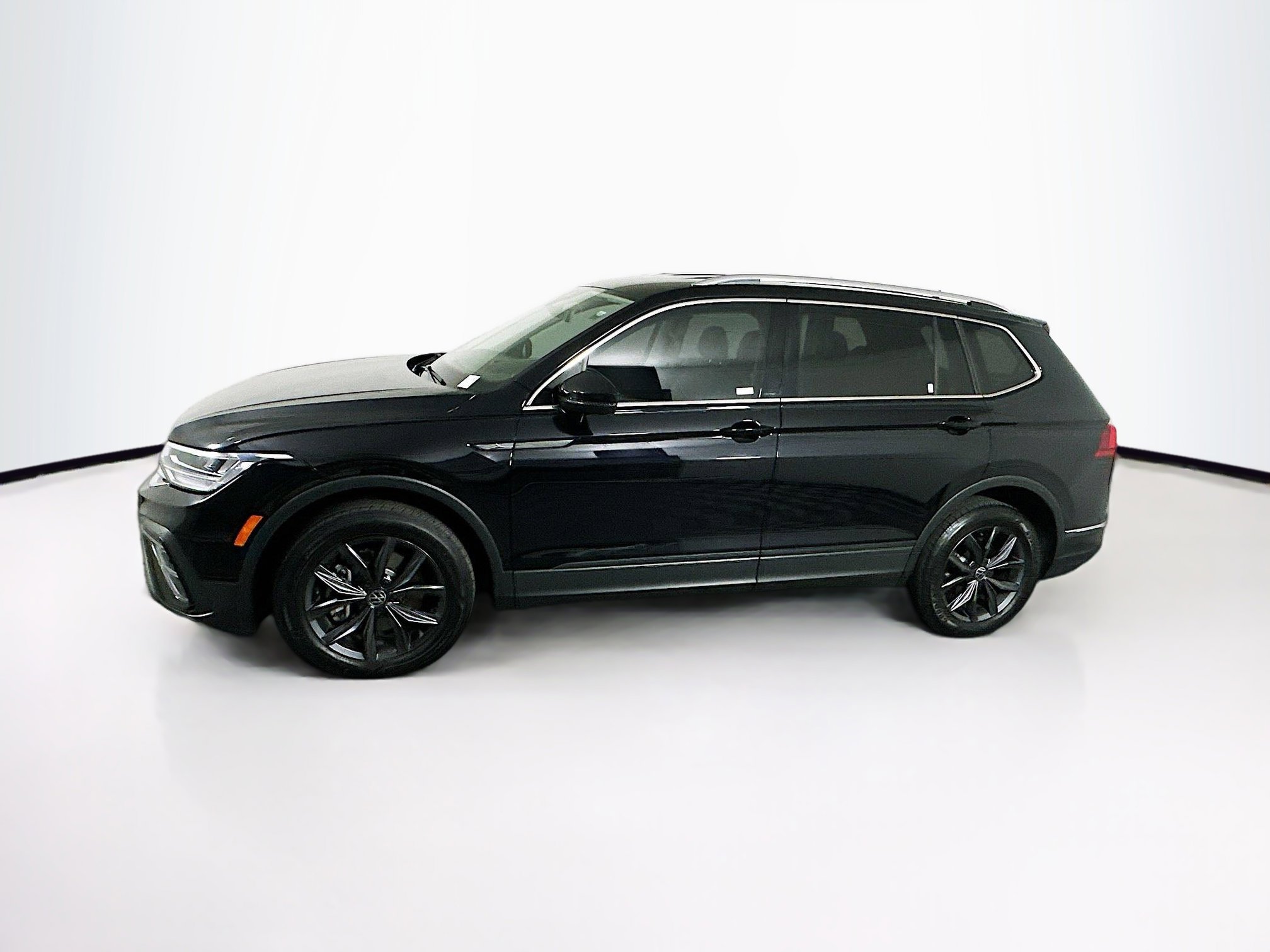 Used 2022 Volkswagen Tiguan SE image 4