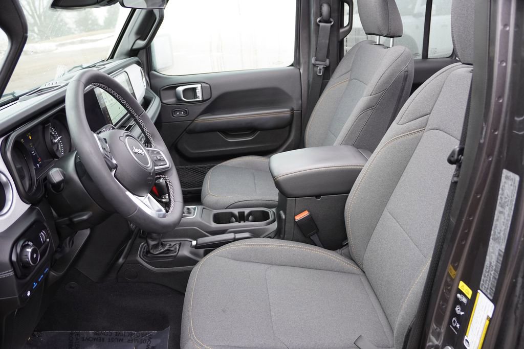 Certified 2025 Jeep Wrangler Unlimited Sahara w/ Safety Group image 17