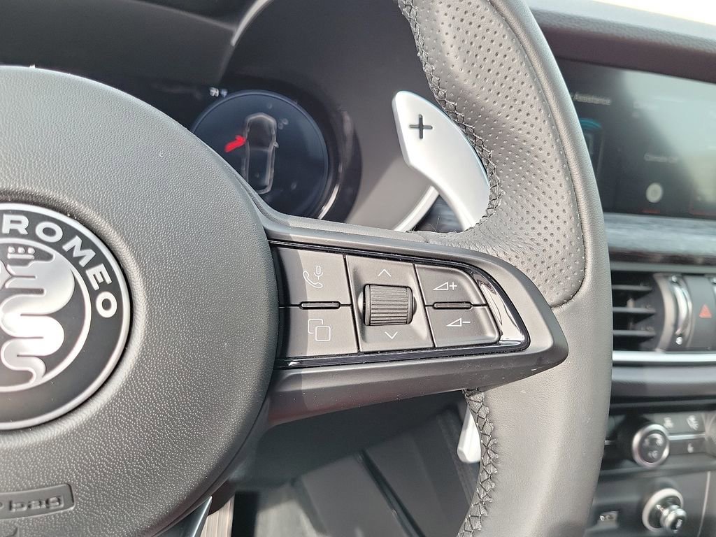 New 2024 Alfa Romeo Stelvio Sprint image 7