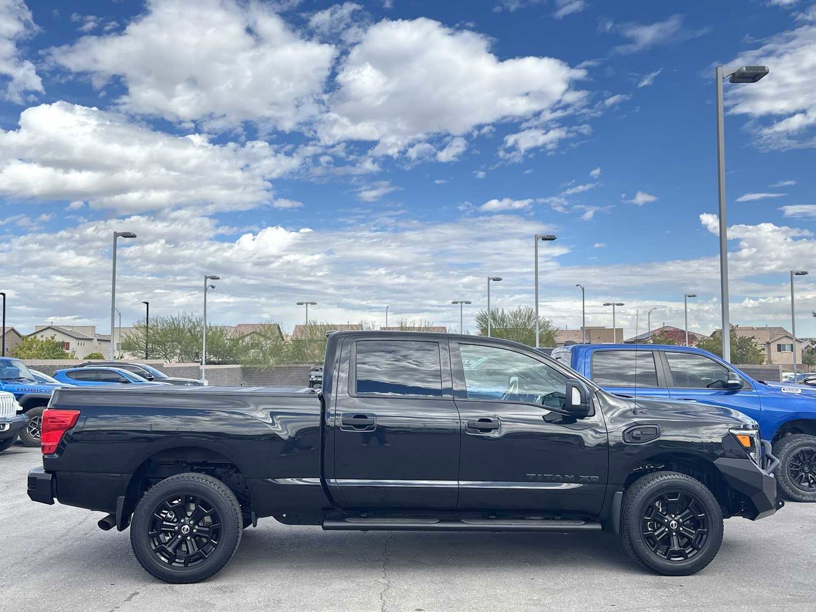 Used 2019 Nissan Titan SL w/ Midnight Edition image 10