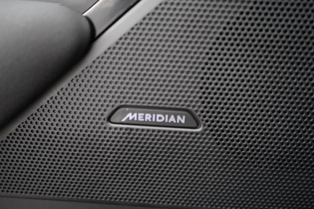 Used 2024 Land Rover Range Rover Velar Dynamic SE image 16