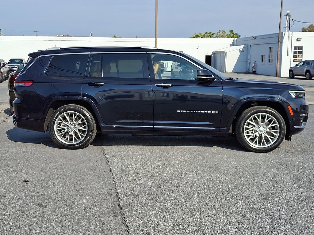 Used 2023 Jeep Grand Cherokee L Summit w/ Luxury Tech Group V image 9