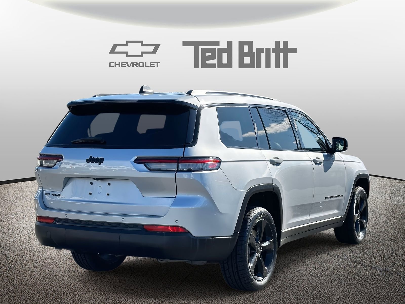 Used 2022 Jeep Grand Cherokee L Laredo AWD/4WD image 4