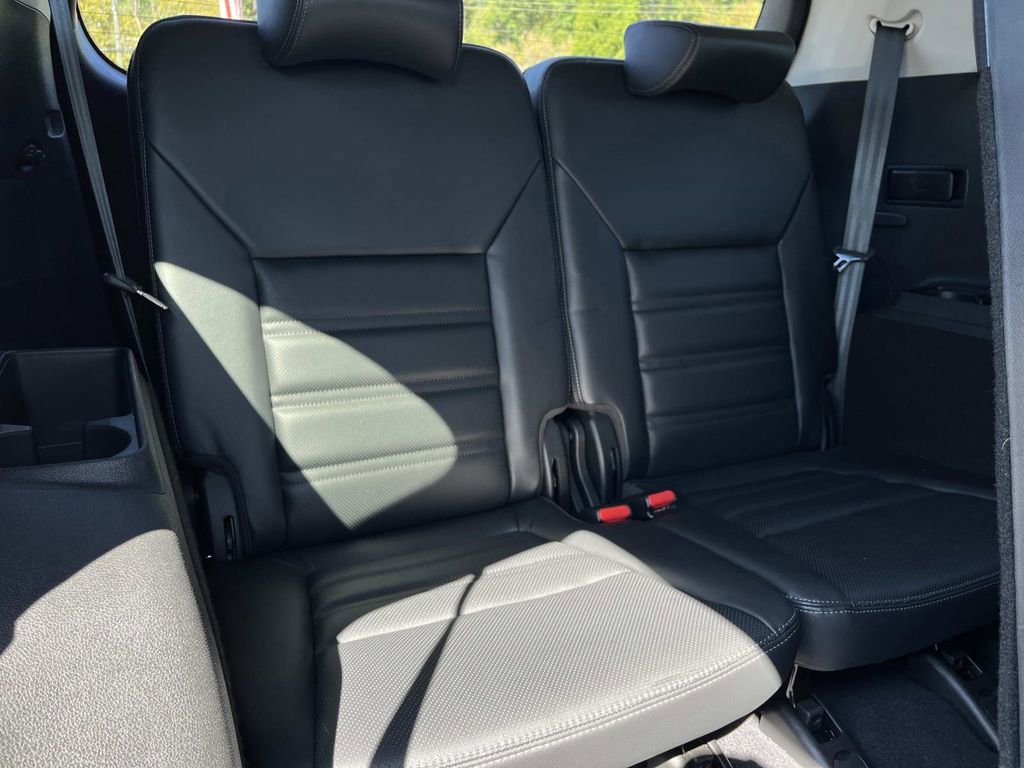 Used 2019 Kia Sorento SX image 21