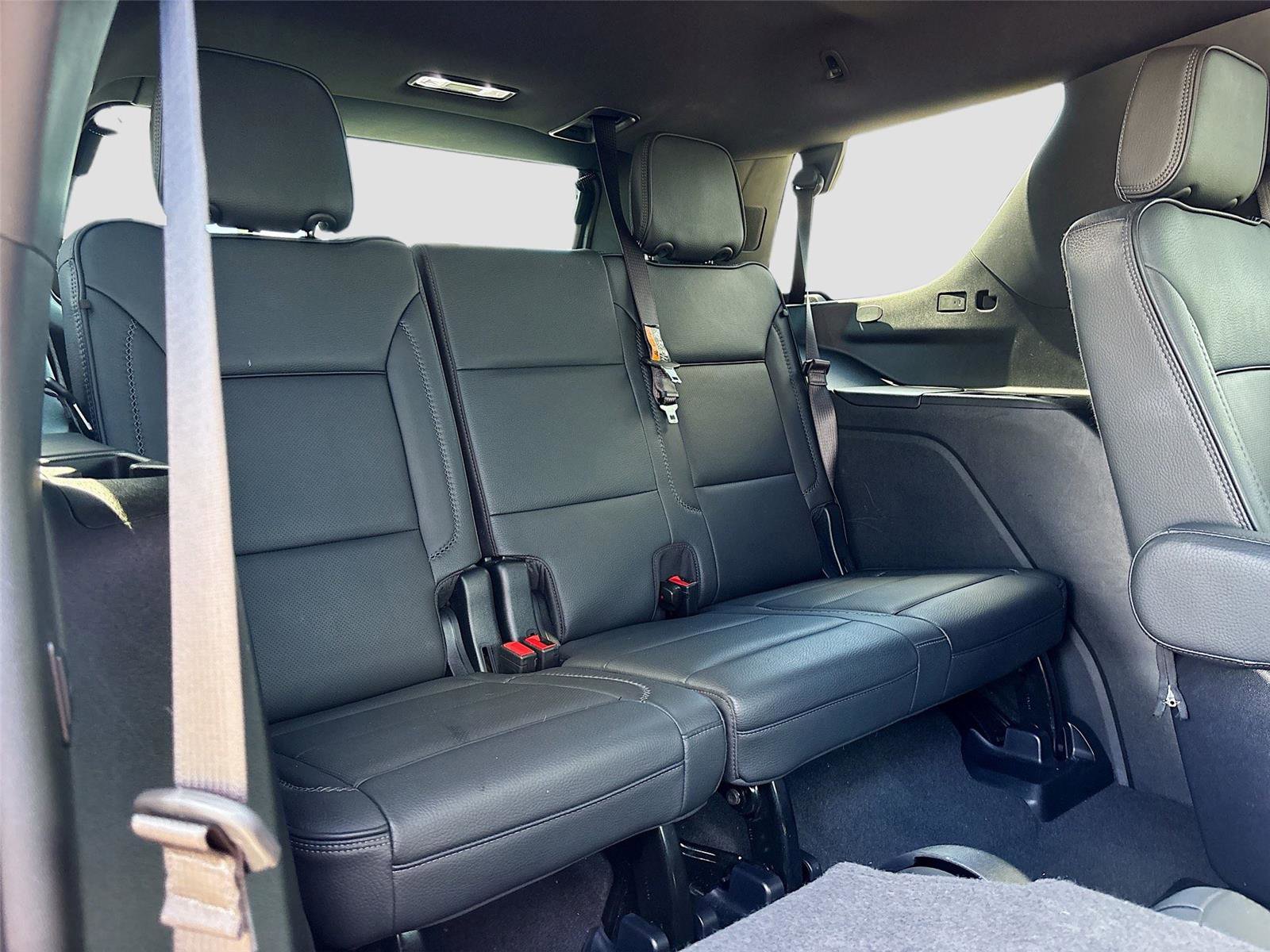 Used 2025 GMC Yukon Denali RWD image 28