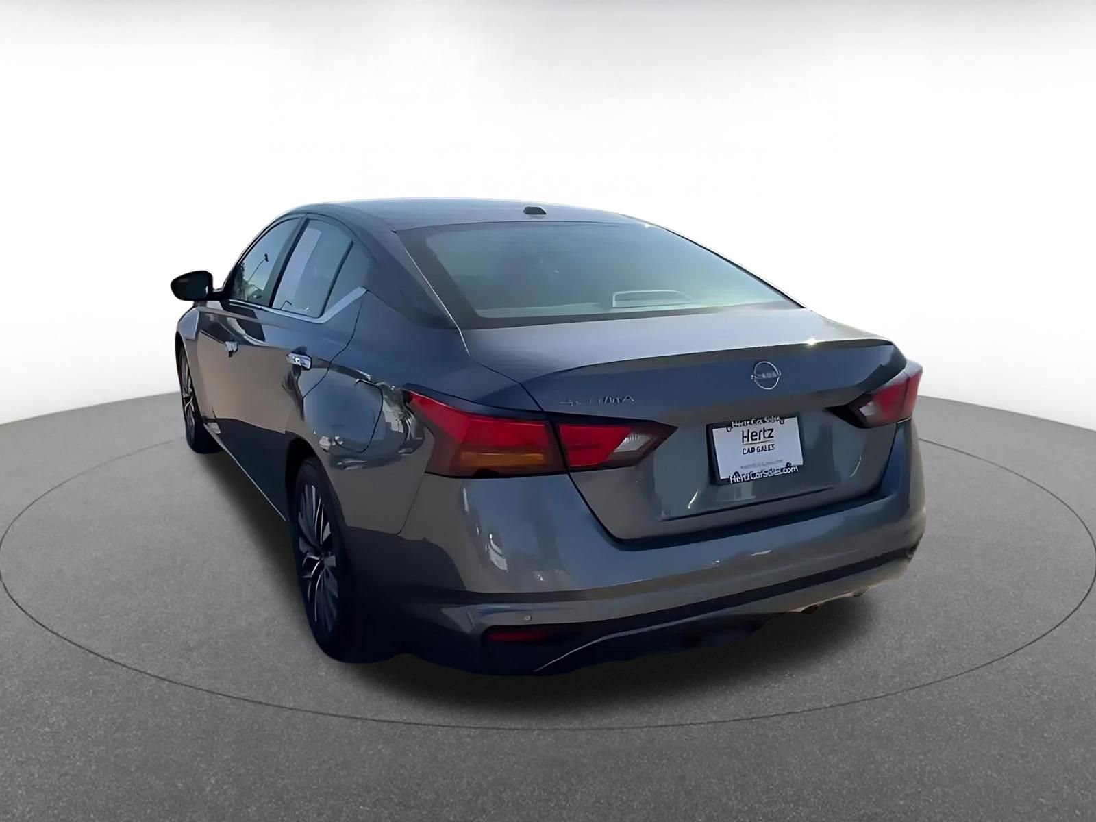 Used 2025 Nissan Altima 2.5 SV FWD image 11