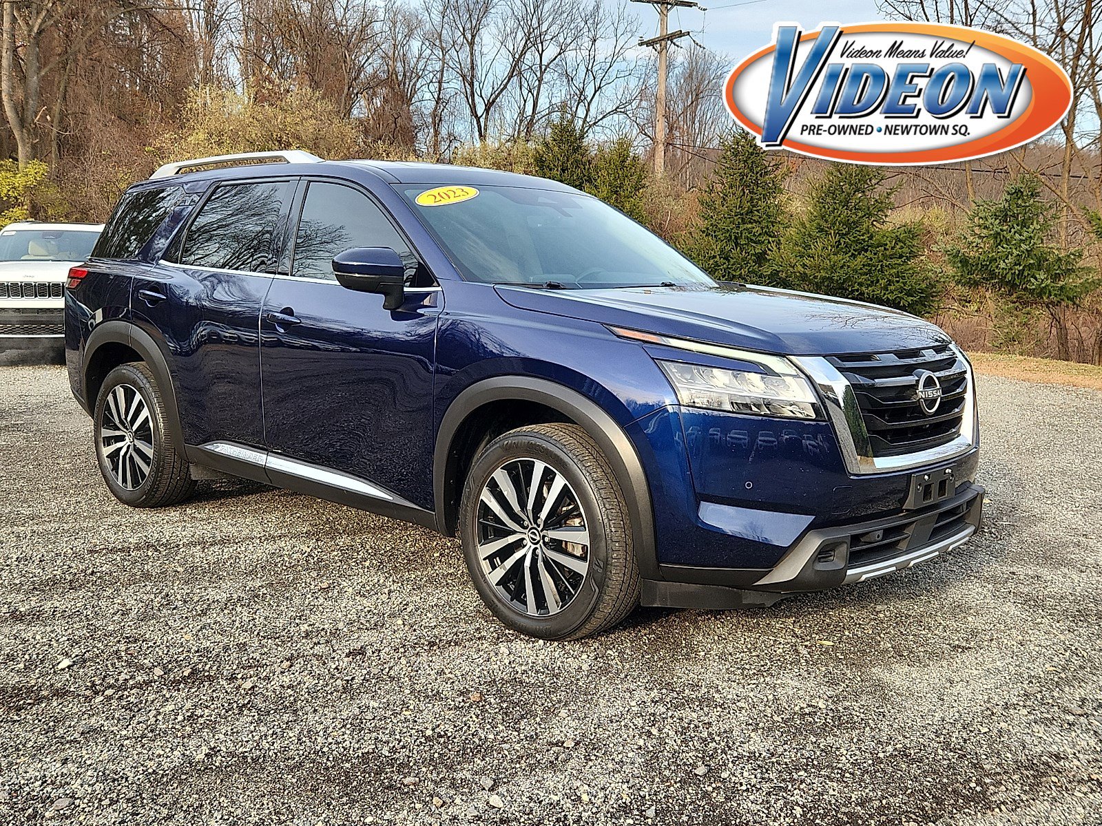 Used 2023 Nissan Pathfinder Platinum w/ Cargo Package image 1