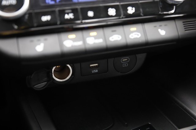 Certified 2024 Hyundai Elantra SEL w/ Convenience Package image 28