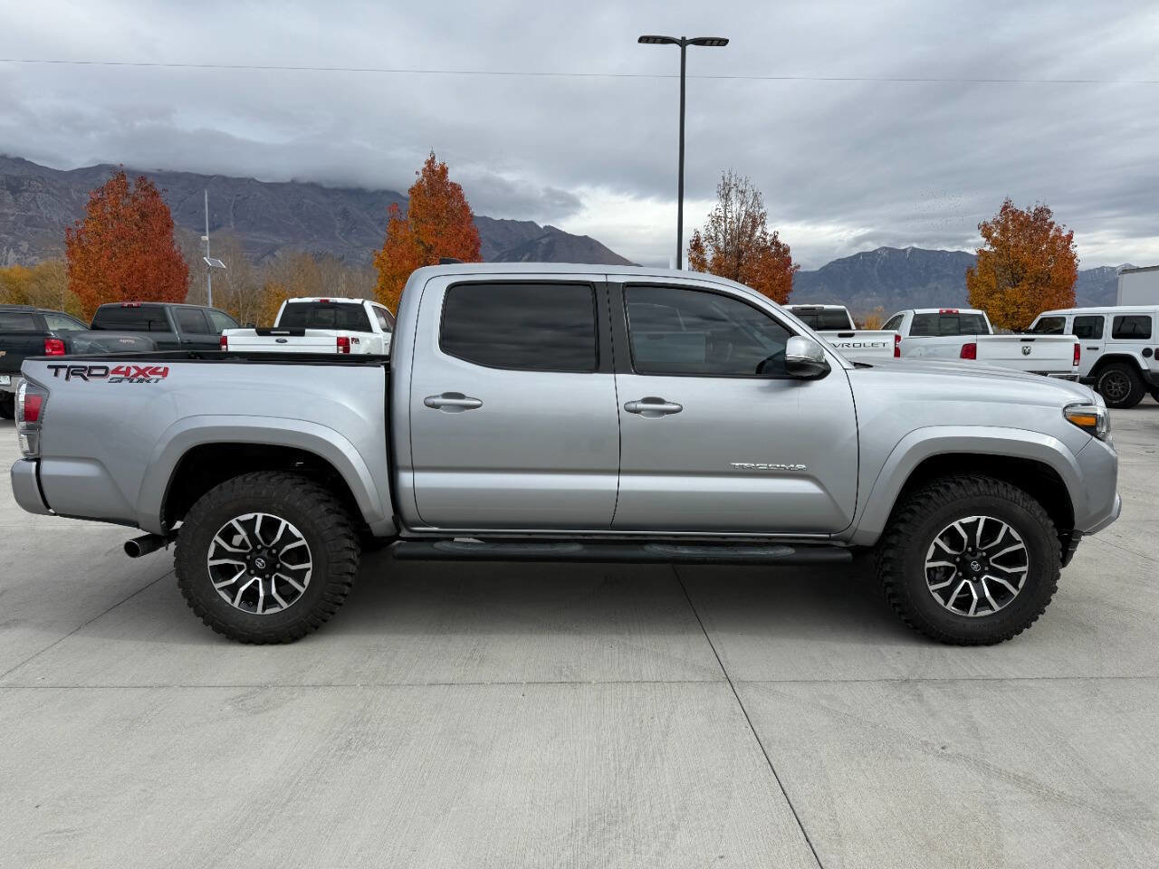 Used 2020 Toyota Tacoma TRD Sport w/ Technology Package image 2