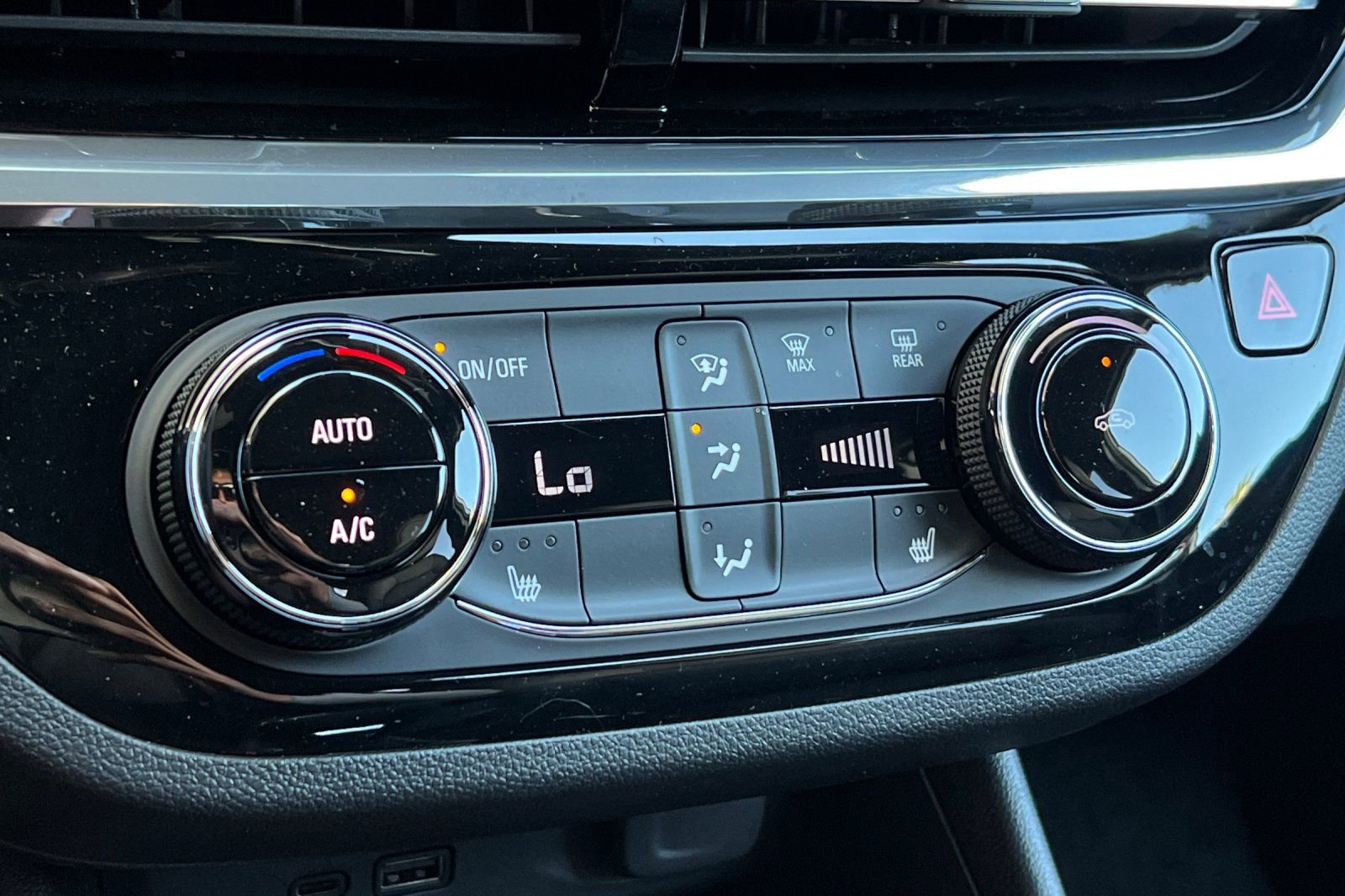 New 2026 Buick Envista Sport Touring w/ Convenience I Package FWD image 18