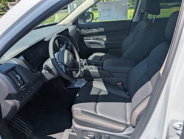 New 2026 Nissan Pathfinder SL w/ SL Premium Package AWD/4WD image 14
