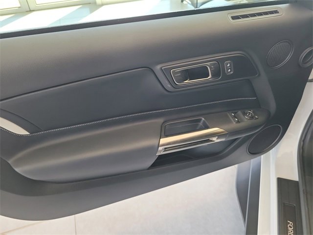 Used 2020 Ford Mustang Shelby GT500 w/ Carbon Fiber Track Pack image 9