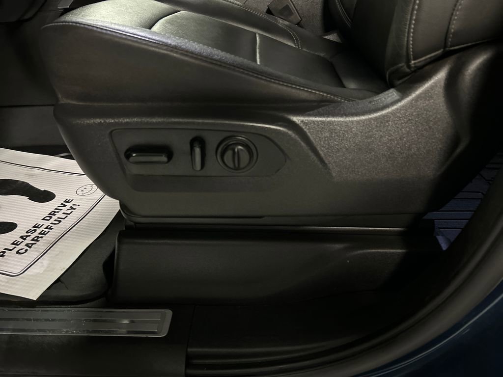 Used 2019 GMC Sierra 1500 SLT w/ SLT Premium Plus Package AWD/4WD image 11