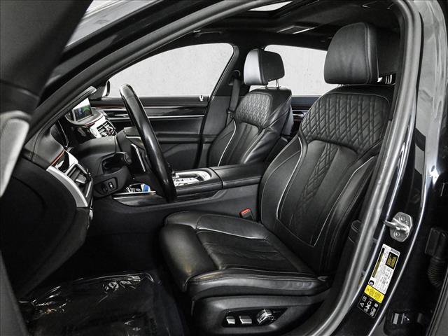 Used 2018 BMW 750i xDrive image 17