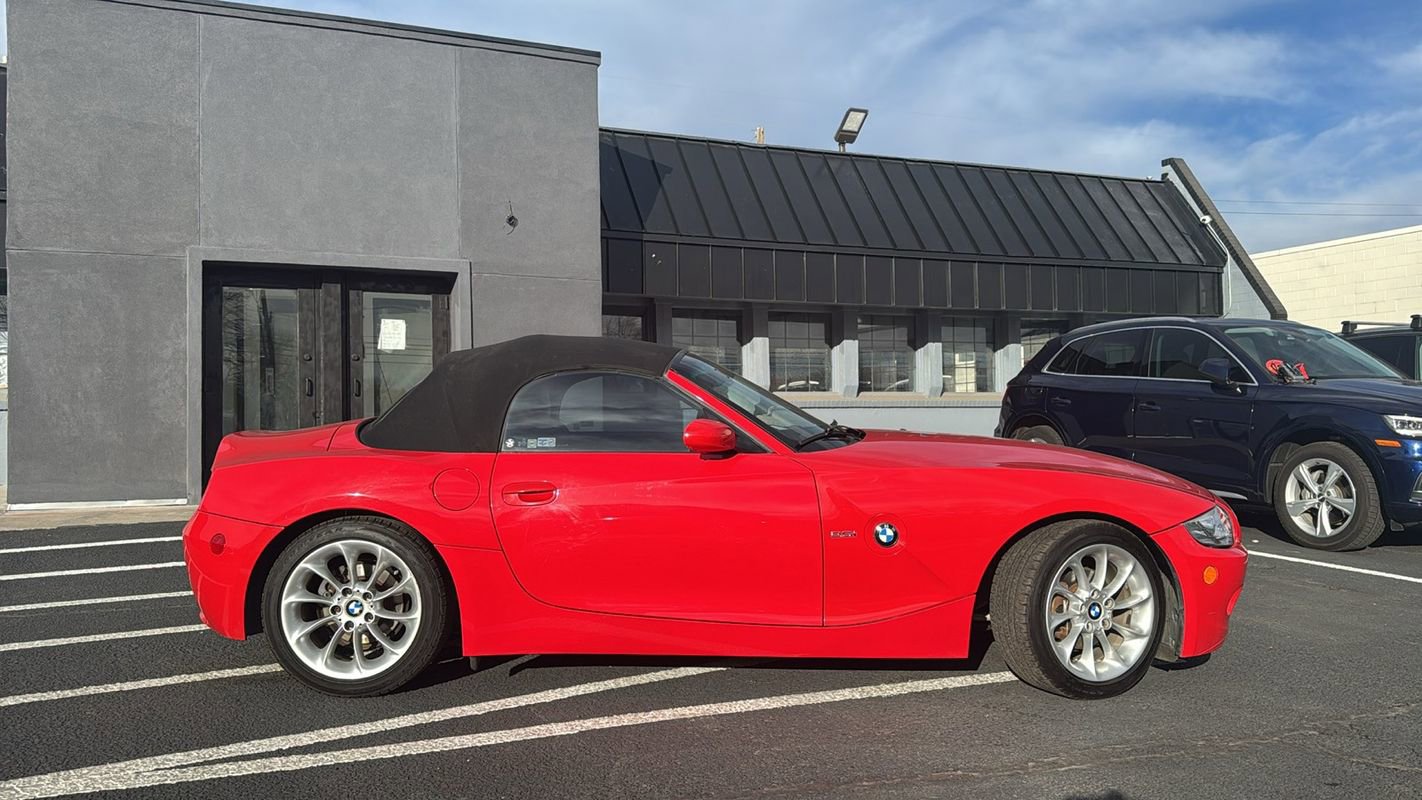 Used 2005 BMW Z4 2.5i image 2