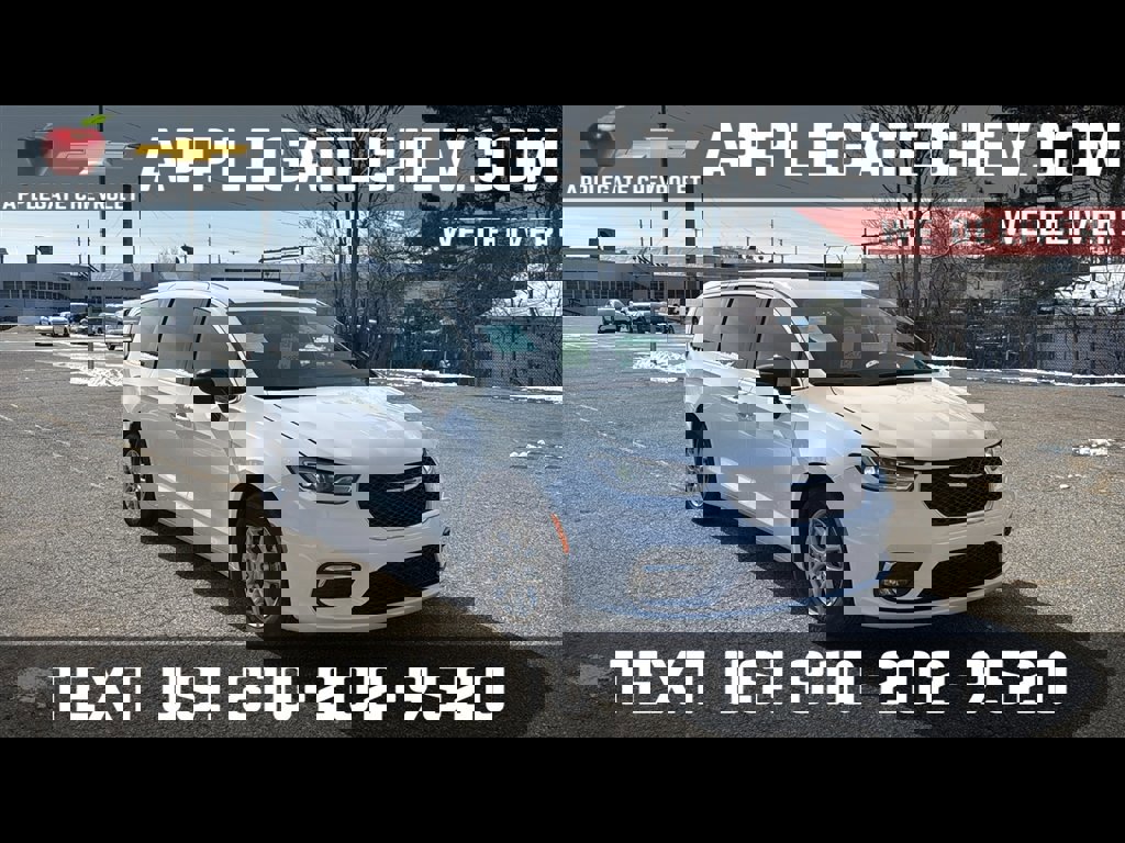 Used 2025 Chrysler Pacifica Select