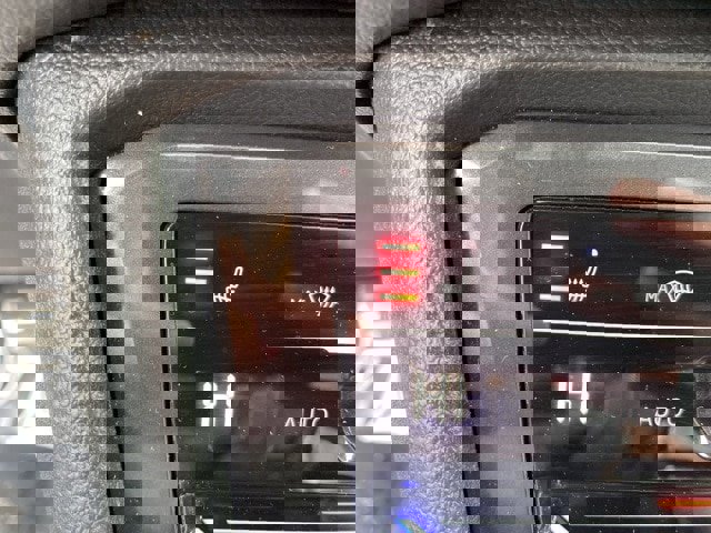 Used 2023 Volkswagen Tiguan SE R-Line image 30