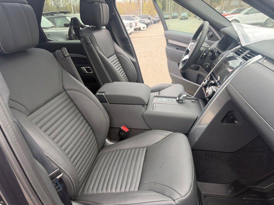 New 2026 Land Rover Discovery Limited Edition AWD/4WD image 28