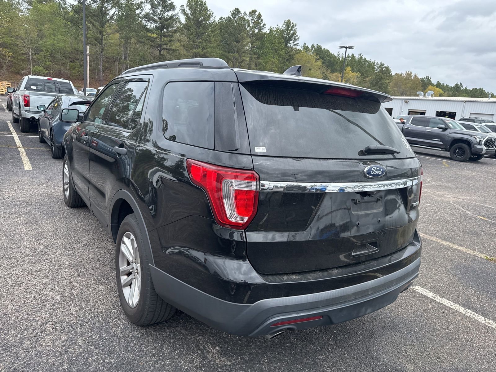 Used 2017 Ford Explorer FWD image 5