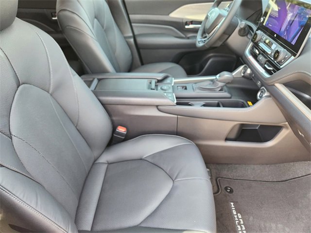 New 2026 Toyota Grand Highlander Limited image 10