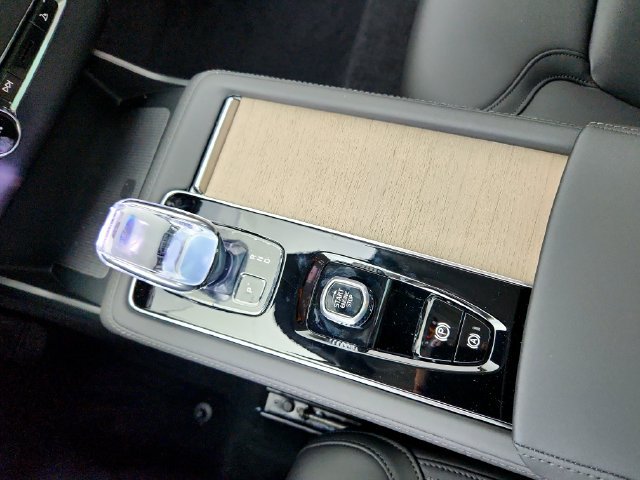 New 2026 Volvo XC90 B6 Plus w/ Protection Package Premier AWD/4WD image 22